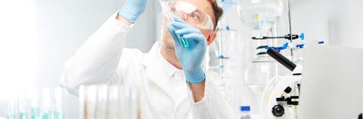 Man working in laboratory.